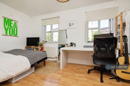 3 bedroom terraced house to rent - Photo 3