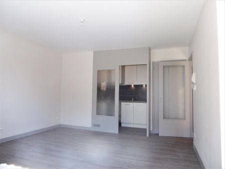 Location Appartement 2 pièces 40m² - Photo 2