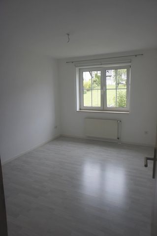 Helle 2-Zimmerwohnung mit EBK, STP und großem Balkon in ruhiger Seitenstraße! - Photo 2