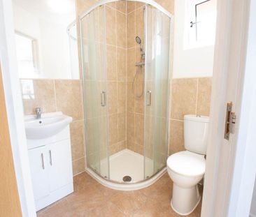 8 bedroom house to rent - Photo 2