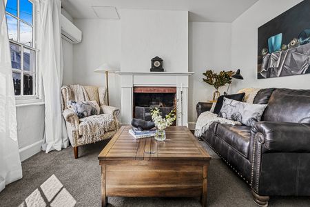 Heritage c.1840 Whaler’s cottage - Photo 3