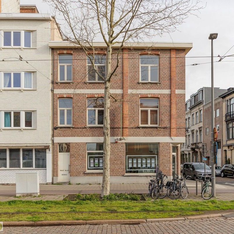 Gerenoveerd appartement in een klein gebouw - Foto 1