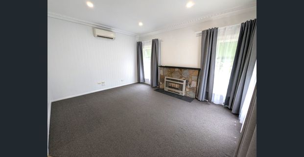 Superbly located and renovated home in Hamlyn Heights. - Photo 1