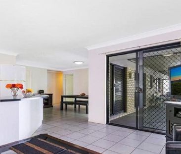 Low Set Family Home in Wynnum&excl; - Photo 3