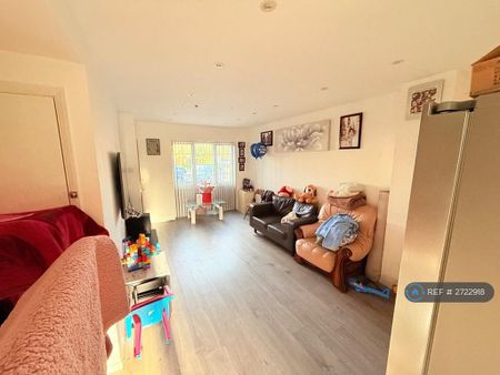 3 bedroom terraced house to rent - Photo 5