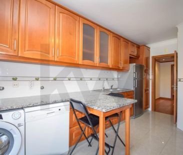 3 room luxury Apartment for rent in Cascais e Estoril, Portugal - Photo 2