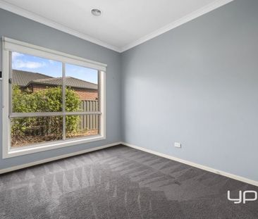 4 BEDROOM FAMILY HOME WITH RUMPUS - Photo 4