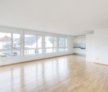 Lichtdurchflutete 4.5-Zimmer-Attikawohnung mit traumhafter Terrasse - Photo 1