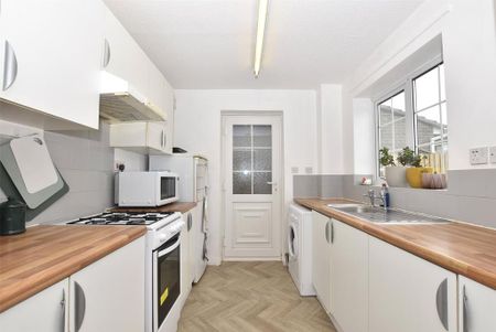 3 bedroom detached house to rent - Photo 3