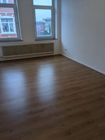 Ein neuer Mieter wird für eine großzügige und lichtdurchflutete 3-Zimmer-Wohnung mit Küche in der beliebten Südstadt gesucht! Einzug ab sofort möglich! - Foto 5