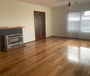 Freshly updated and ready to move in - Photo 2