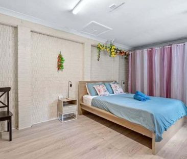 Spacious 3-Bedroom Duplex - Photo 4