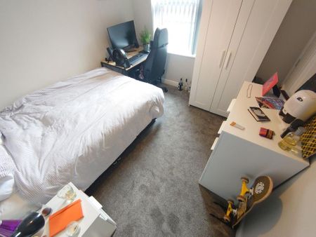 2 bedroom terraced house to rent - Photo 4