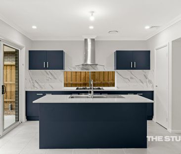 Brand-New Eden Brae Beauty – Stylish, Spacious & Perfectly Positioned - Photo 6