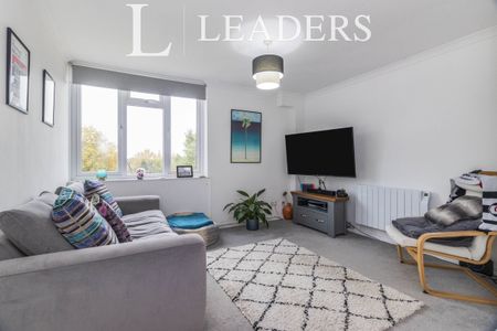 2 bedroom apartment to rent Berkeley Court, Weybridge, KT13 - Photo 2