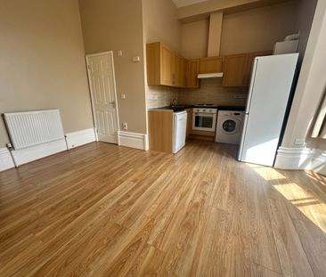 1 Bed Flat, Dover Place, BS8 - Photo 1