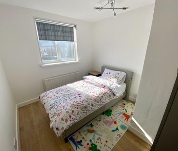 4 bedroom terraced house to rent - Photo 2