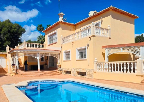 LONG TERM RENTAL Beautiful villa with sea views for rent in Benissa coast with 5 bedrooms.