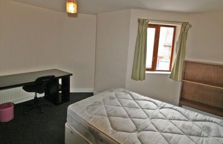 4 bedroom detached house to rent - Photo 3