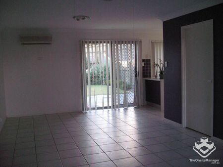 Townhouse for rent - Photo 5