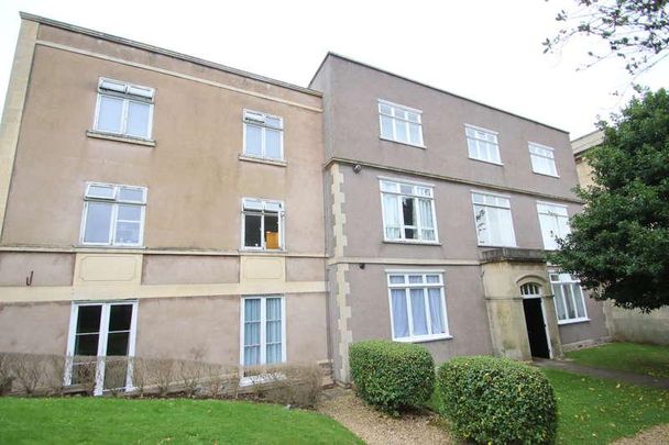 Royal Crescent, BS23 - Photo 1