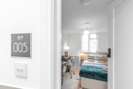 6 bedroom house to rent Hitchin Road, Luton, Bedfordshire, LU2 - Photo 5