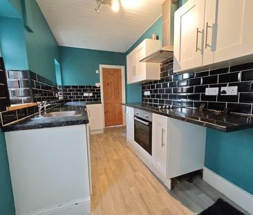 3 bedroom terraced house to rent - Photo 3