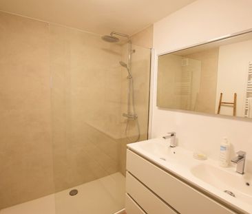 Mooi gemeubeld appartement rustig gelegen, doch centraal - Photo 3