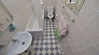 4 bedroom House in Meadow View, Leeds - Photo 2