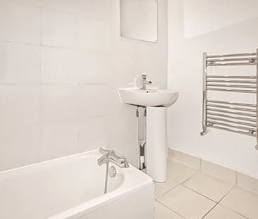 East Hill, London, SW18 2HG - Photo 5