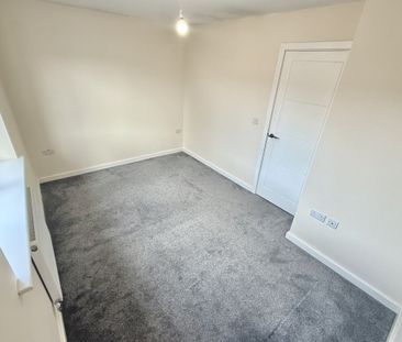 Oxford Street - Photo 2