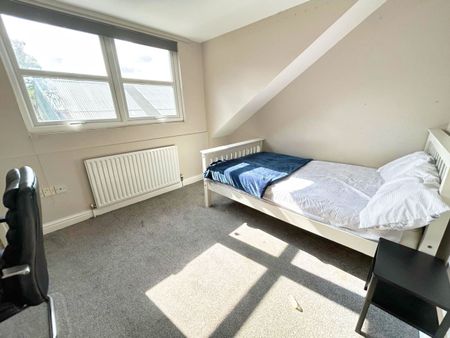 5 bedroom terraced house to rent - Photo 3