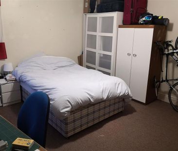 3 bedroom flat to rent - Photo 3