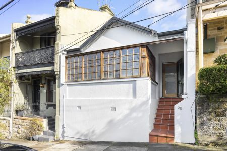 Character-filled home, fabulous position. Available now! - Photo 4