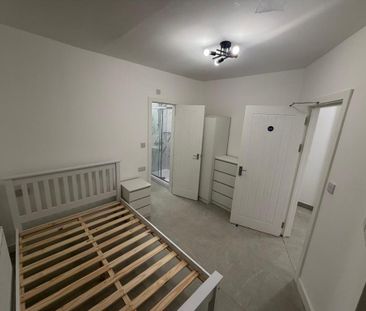 5 bedroom house of multiple occupation to rent - Photo 3