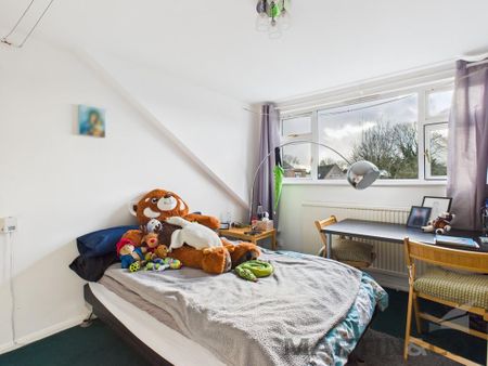 1 bedroom in a flat share to rent - Photo 2