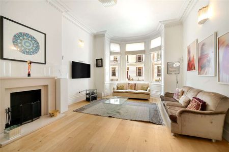 Located in the heart of South Kensington a striking three bedroom period conversion with own entrance, a vast reception room boasting double height ceilings and wooden floors. - Photo 5