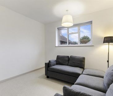 3 bedroom flat to rent - Photo 4