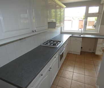 3 bedroom semi-detached house to rent - Photo 5