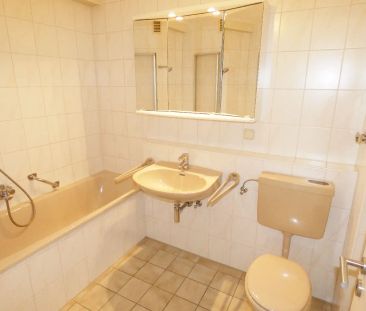 Helle und komplett renovierte 2-Zimmer-Wohnung mit ca. 50m² Sonnent... - Photo 2