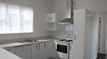 Family Home on Douglas Street - Photo 4