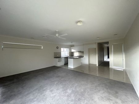Present like new and just needs you - Photo 3
