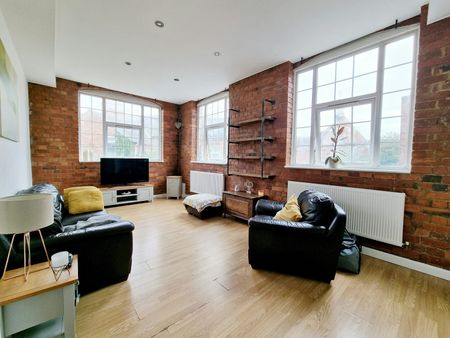 Flat to rent on - Photo 2