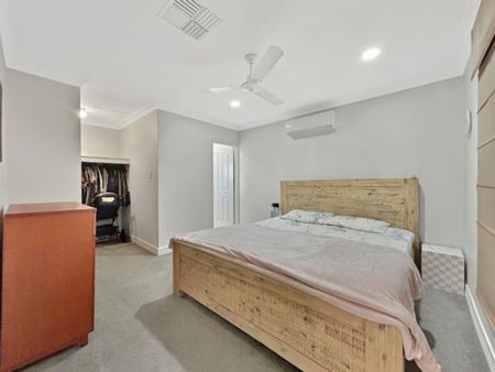 Spacious Three Bedroom Unit - Photo 5