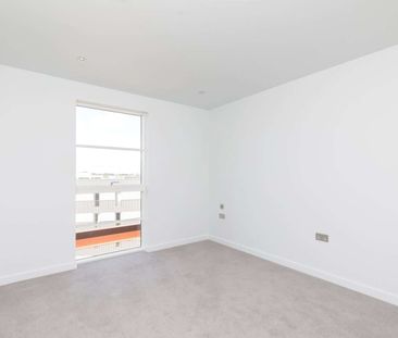 Brand new two bedroom, two bathroom apartment with balcony. - Photo 4