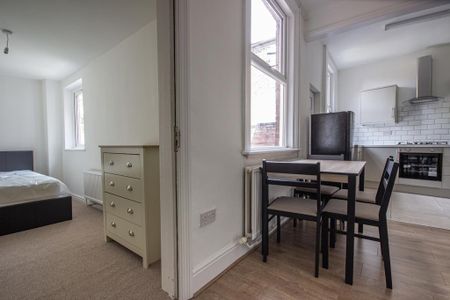 1 bedroom in a house share to rent - Photo 3