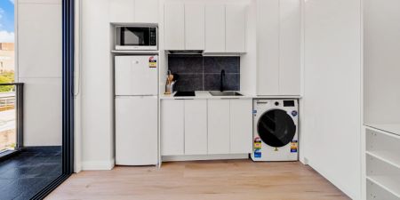 Superior Single Balcony Studio - Photo 4