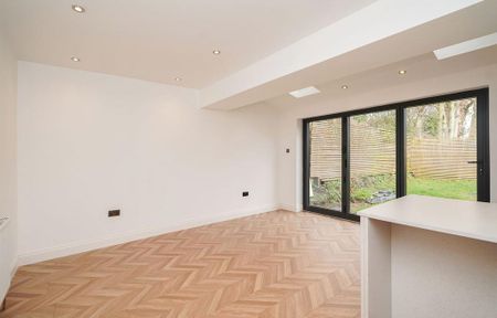 4 bedroom detached house to rent - Photo 4