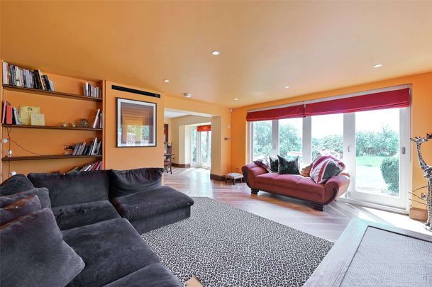 An exceptional furnished family home set within generous mature gardens, within the exclusive Rosehill estate. - Photo 1