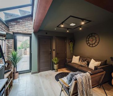 1 bedroom in a house share to rent - Photo 1